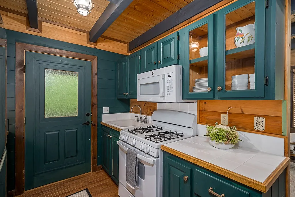 Log Cabin For Sale Georgia 121 Farmstead Rd, Ellijay, GA 30540 Tracy Krohn 404-217-5908, Keller Williams Elevate