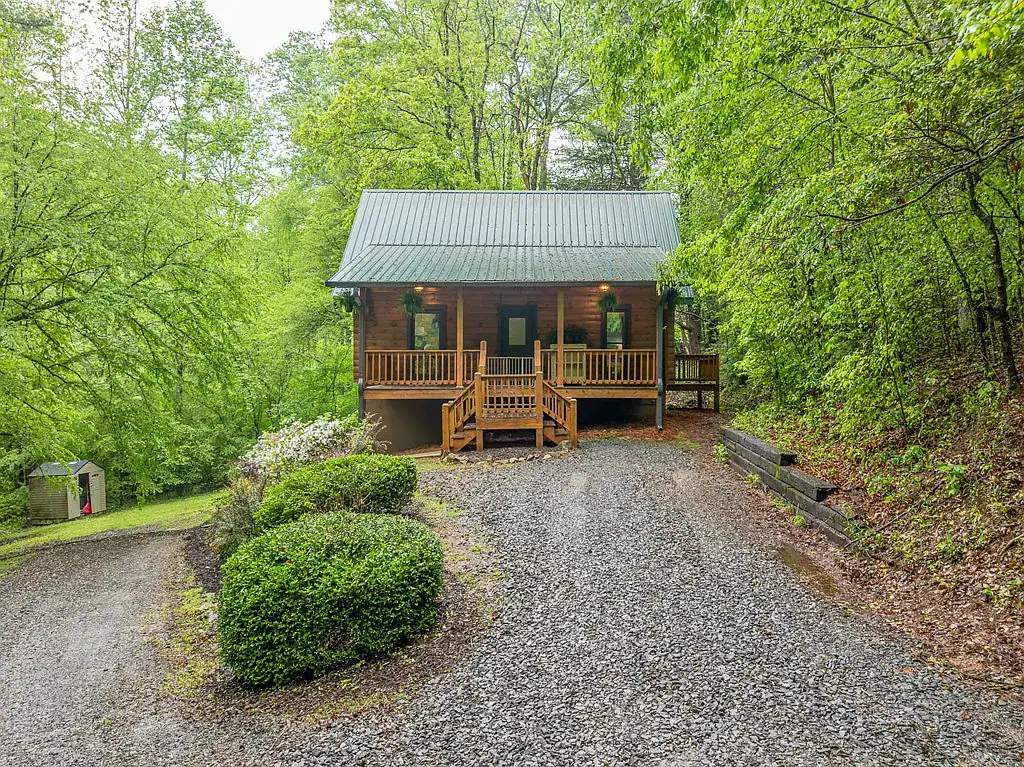 Log Cabin For Sale Georgia 121 Farmstead Rd, Ellijay, GA 30540 Tracy Krohn 404-217-5908, Keller Williams Elevate