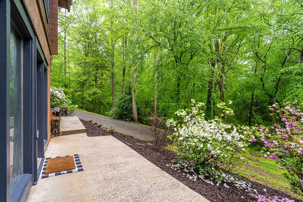 Log Cabin For Sale Georgia 121 Farmstead Rd, Ellijay, GA 30540 Tracy Krohn 404-217-5908, Keller Williams Elevate