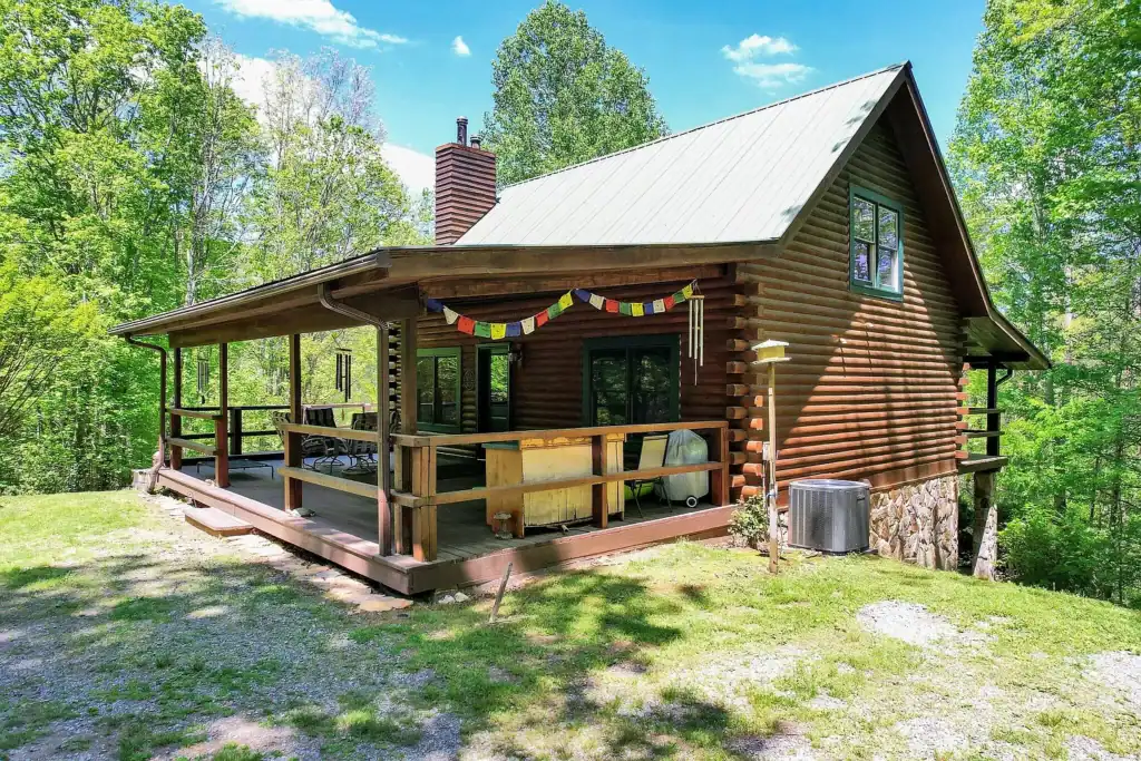 Log Cabin For Sale in Tennessee -147 Blalock Dr, Turtletown, TN 37391