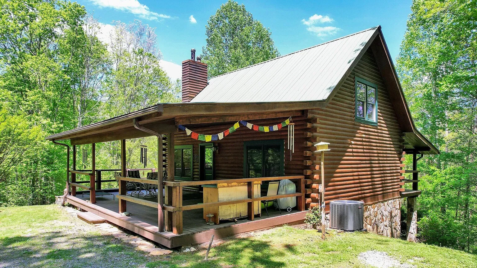 Log Cabin For Sale in Tennessee -147 Blalock Dr, Turtletown, TN 37391