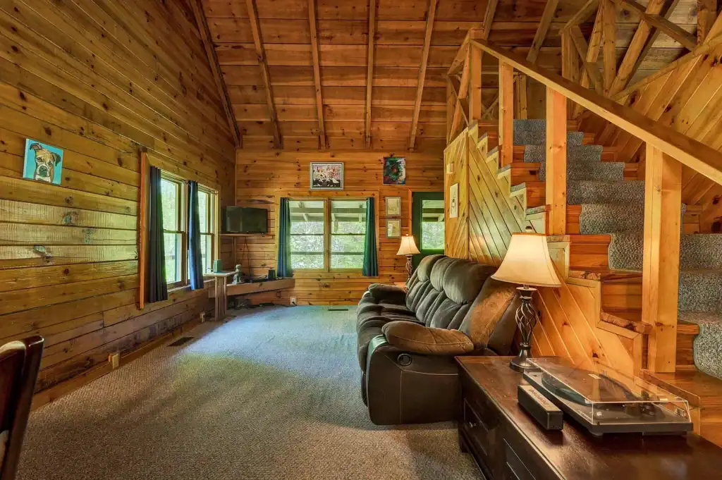 Log Cabin For Sale in Tennessee -147 Blalock Dr, Turtletown, TN 37391