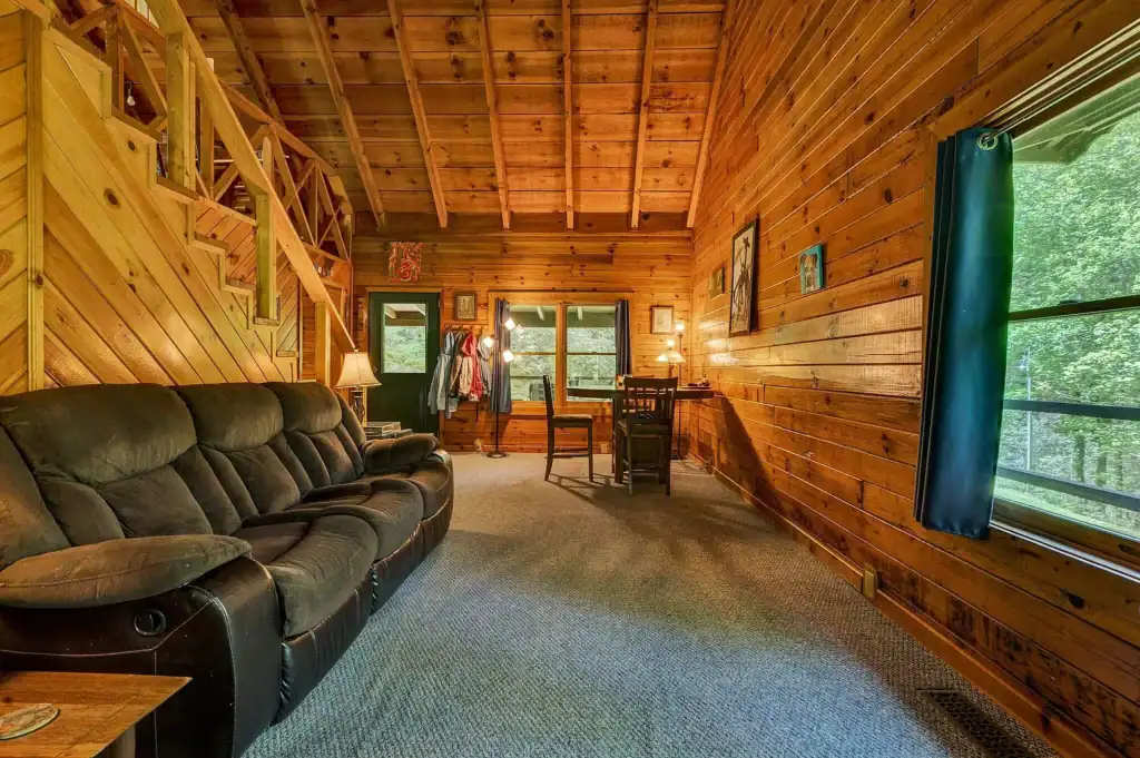 Log Cabin For Sale in Tennessee -147 Blalock Dr, Turtletown, TN 37391