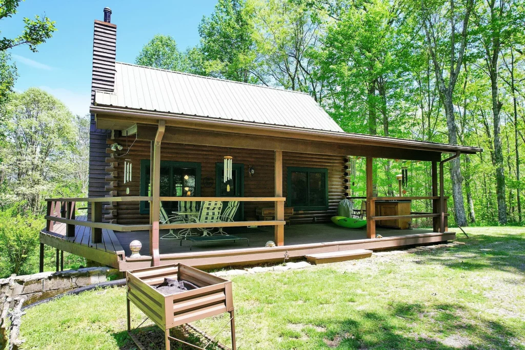 Log Cabin For Sale in Tennessee -147 Blalock Dr, Turtletown, TN 37391