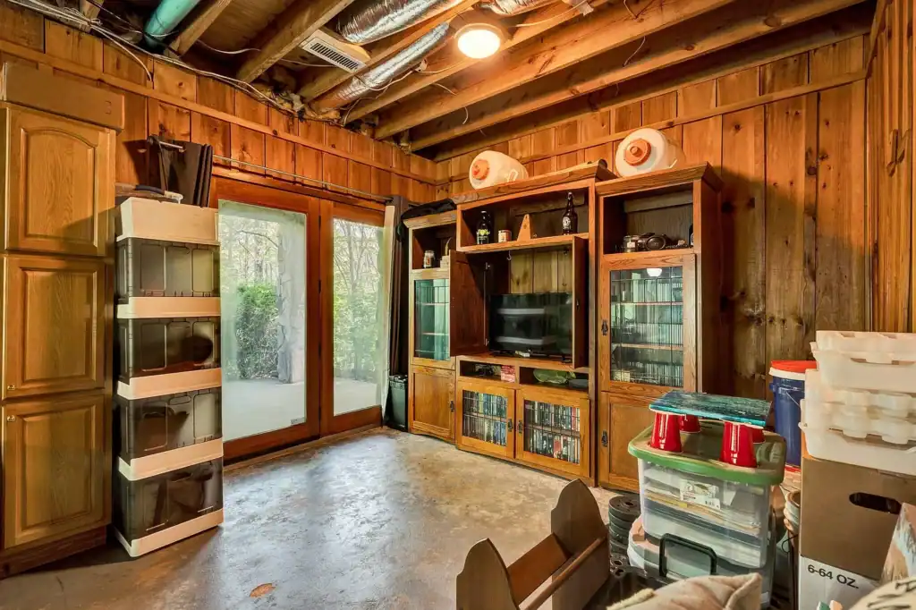 Log Cabin For Sale in Tennessee -147 Blalock Dr, Turtletown, TN 37391