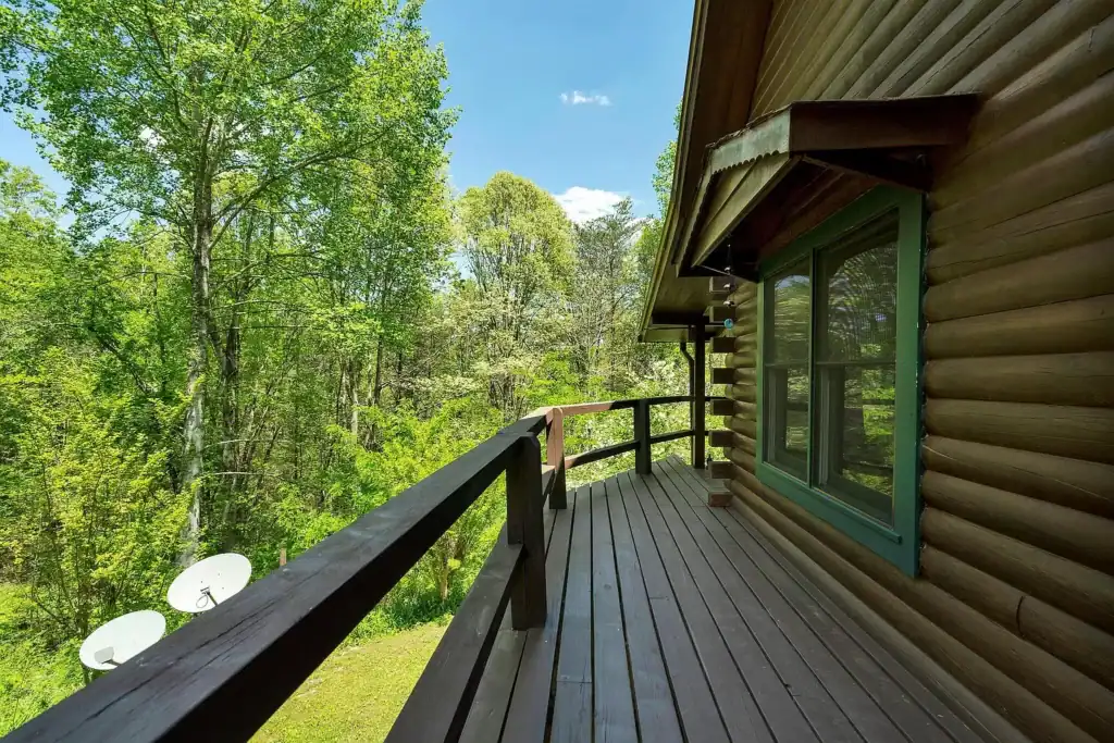 Log Cabin For Sale in Tennessee -147 Blalock Dr, Turtletown, TN 37391