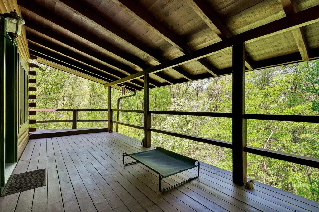 Log Cabin For Sale in Tennessee -147 Blalock Dr, Turtletown, TN 37391
