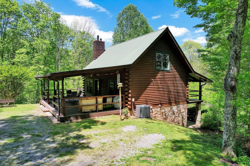 Log Cabin For Sale in Tennessee -147 Blalock Dr, Turtletown, TN 37391