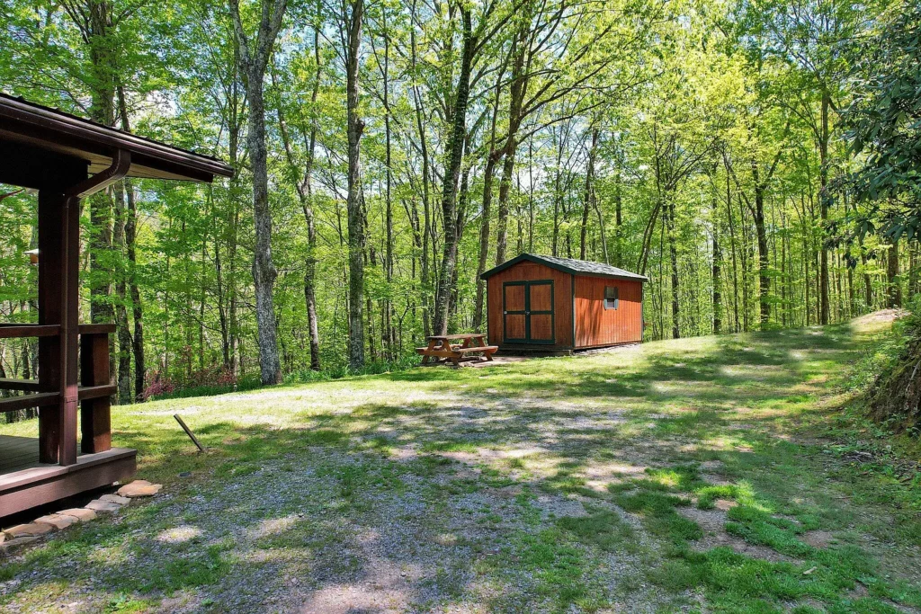Log Cabin For Sale in Tennessee -147 Blalock Dr, Turtletown, TN 37391