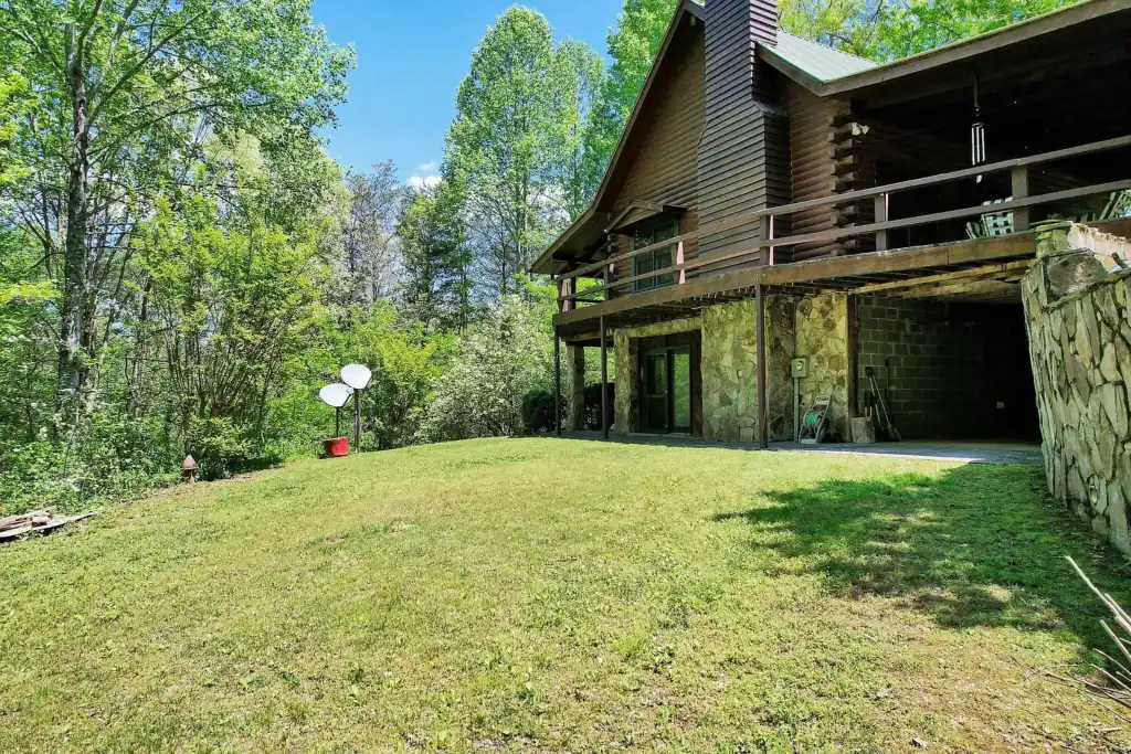 Log Cabin For Sale in Tennessee -147 Blalock Dr, Turtletown, TN 37391