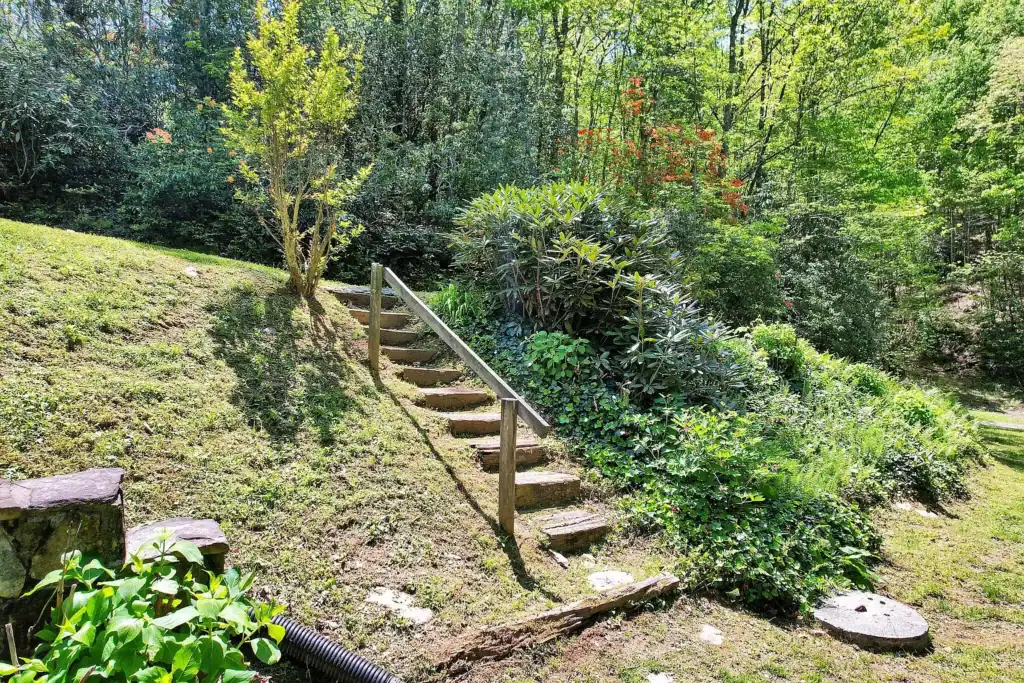 Log Cabin For Sale in Tennessee -147 Blalock Dr, Turtletown, TN 37391