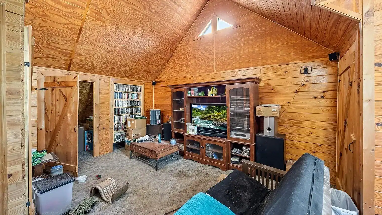 Log Cabin For Sale in Tennessee with Land 193 Horseshoe Bend Ln, Elmwood, TN 38560