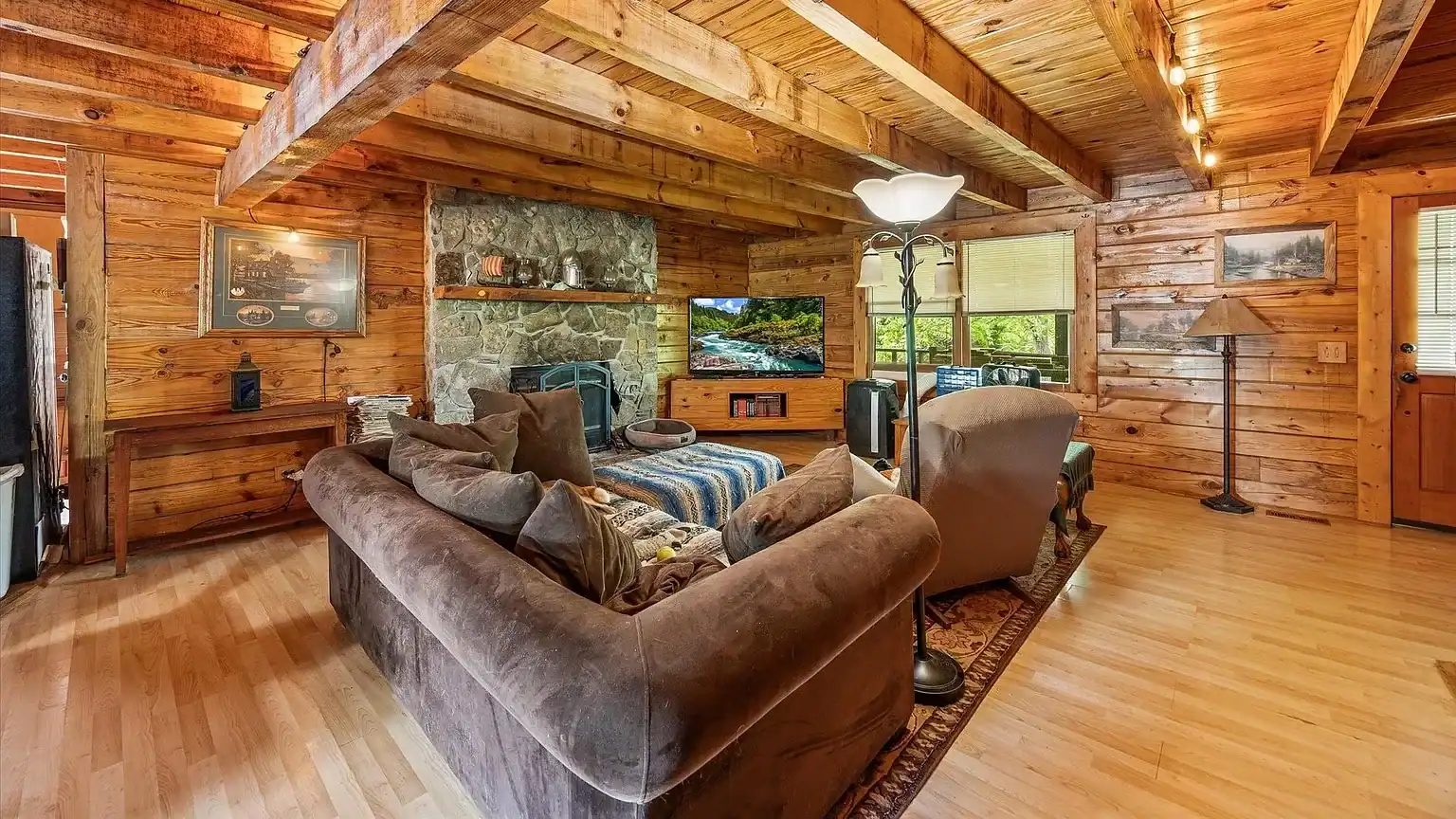 Log Cabin For Sale in Tennessee with Land 193 Horseshoe Bend Ln, Elmwood, TN 38560