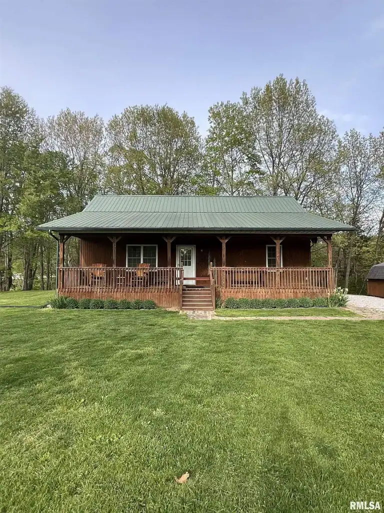Log cabin for sale in Illinois 15033 Ray Rd, Rushville, IL 62681