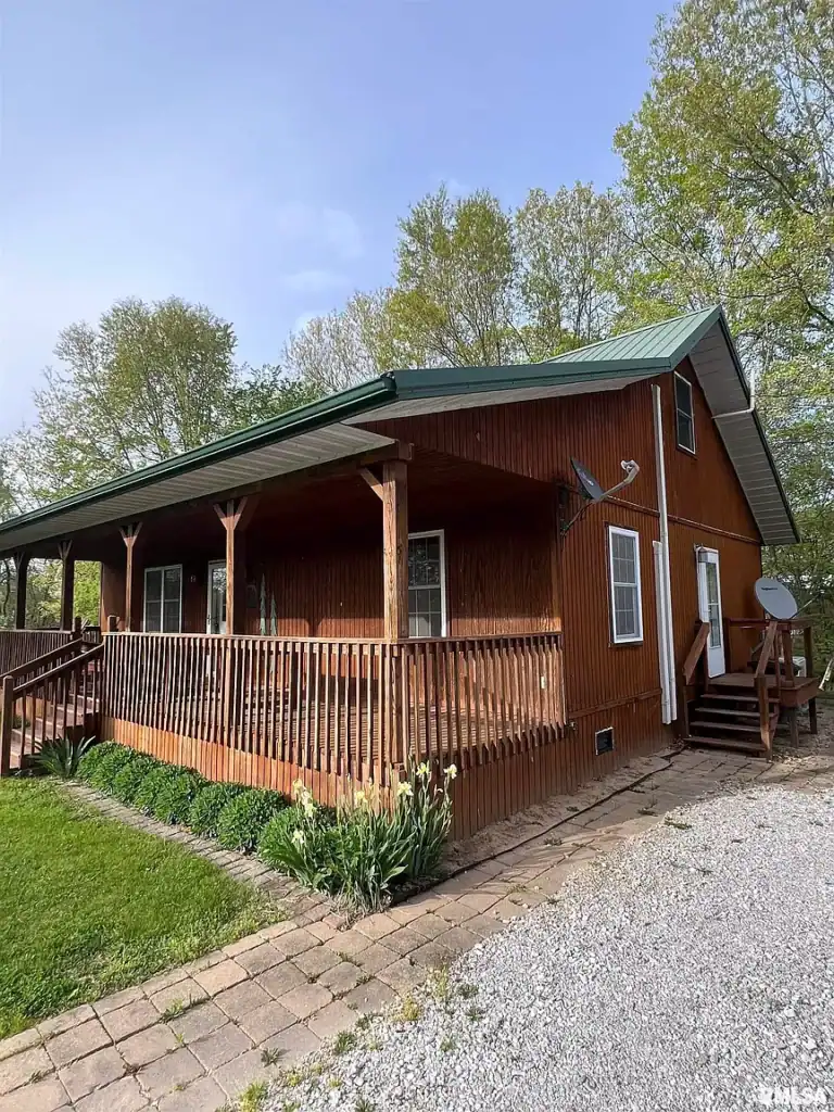 Log cabin for sale in Illinois 15033 Ray Rd, Rushville, IL 62681