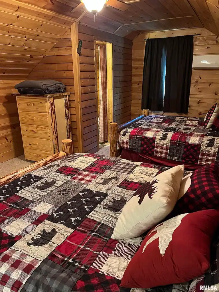 Log cabin for sale in Illinois 15033 Ray Rd, Rushville, IL 62681