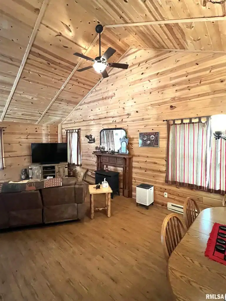Log cabin for sale in Illinois 15033 Ray Rd, Rushville, IL 62681