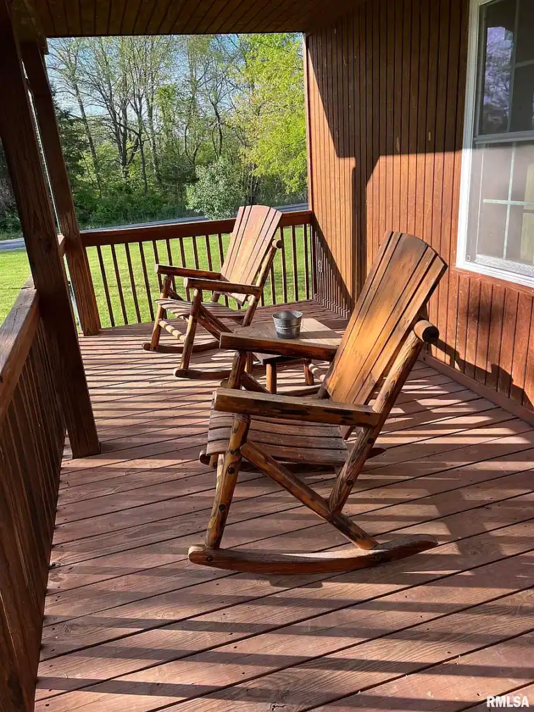 Log cabin for sale in Illinois 15033 Ray Rd, Rushville, IL 62681