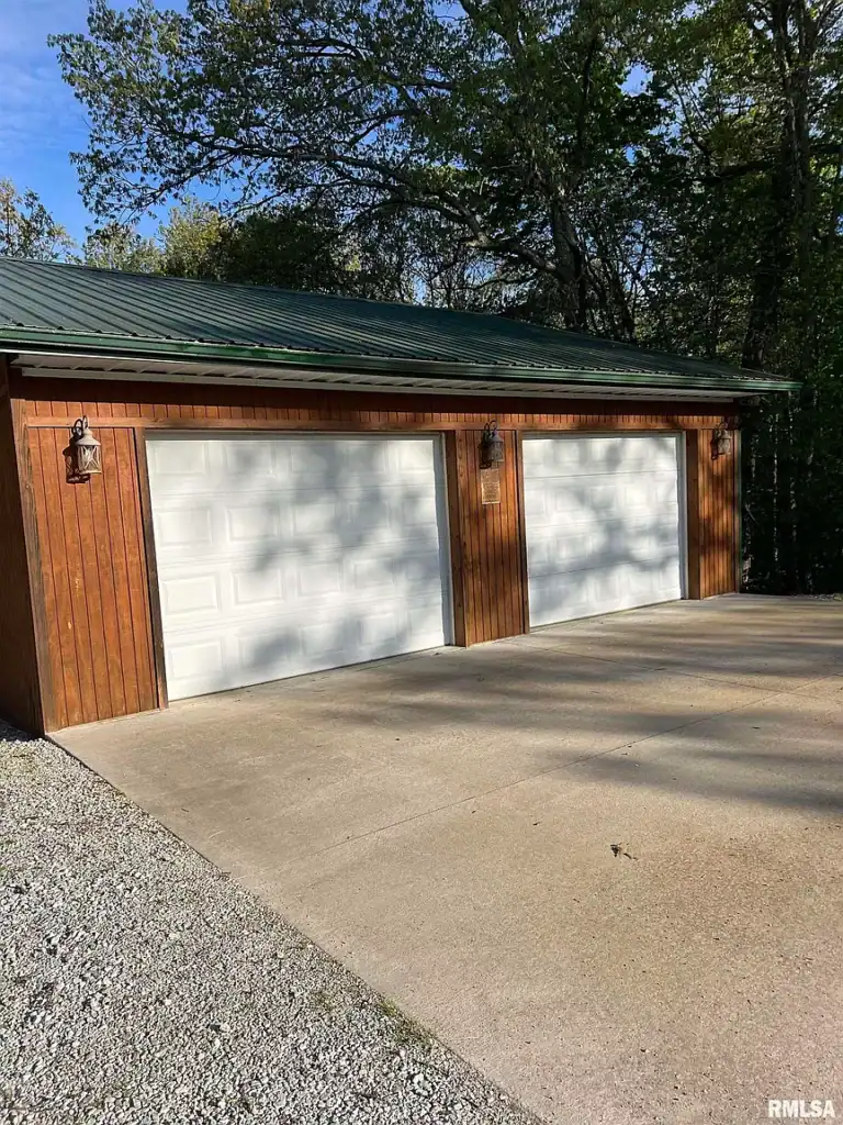 Log cabin for sale in Illinois 15033 Ray Rd, Rushville, IL 62681