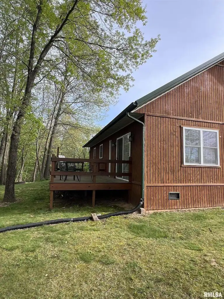 Log cabin for sale in Illinois 15033 Ray Rd, Rushville, IL 62681