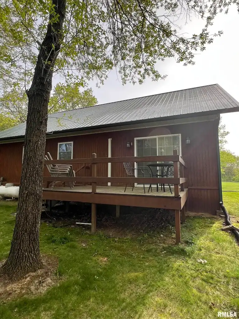 Log cabin for sale in Illinois 15033 Ray Rd, Rushville, IL 62681