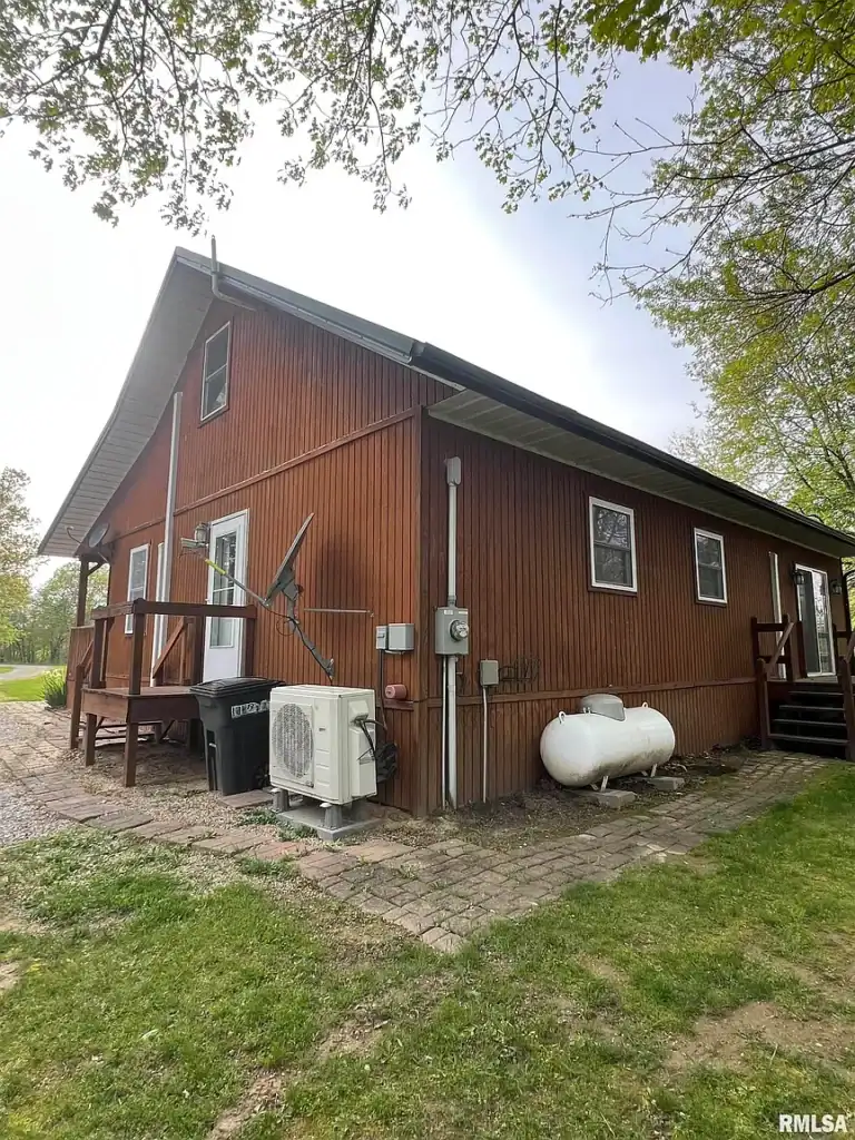Log cabin for sale in Illinois 15033 Ray Rd, Rushville, IL 62681
