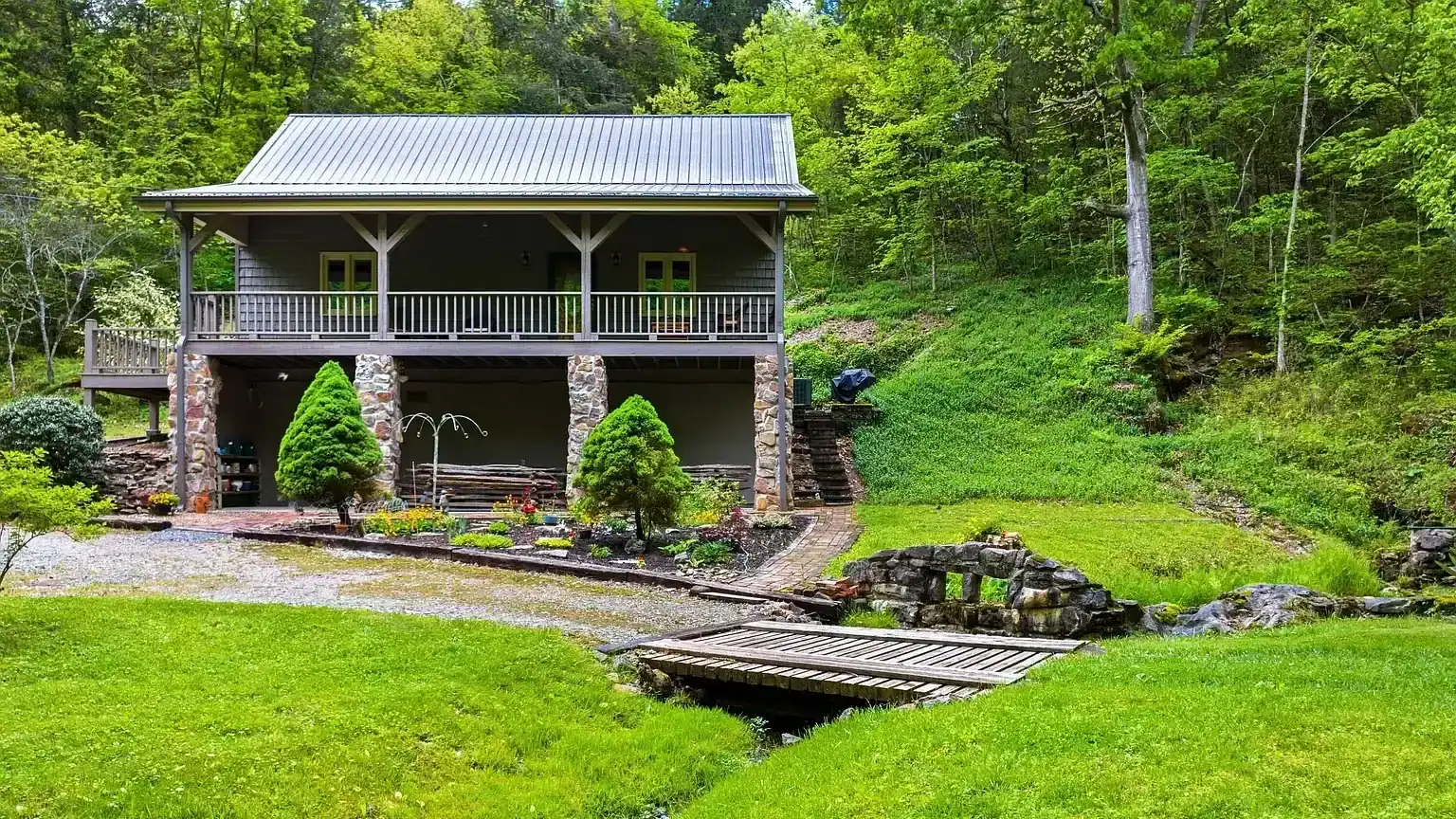Timber Frame cabin for sale by the creek on 20 acres in Sneedville Tennessee 477 Stoney Fork Rd, Sneedville, TN 37869 Jessee Cook Your Local East Tennessee realtor