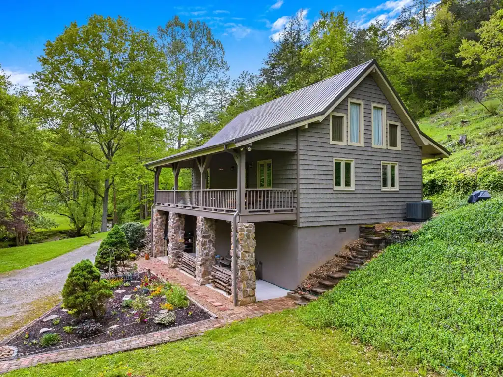 Timber Frame cabin for sale by the creek on 20 acres in Sneedville Tennessee 477 Stoney Fork Rd, Sneedville, TN 37869 Jessee Cook Your Local East Tennessee realtor