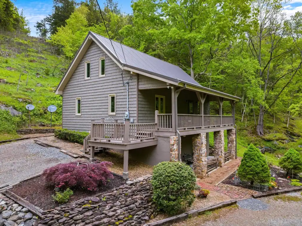 Timber Frame cabin for sale by the creek on 20 acres in Sneedville Tennessee 477 Stoney Fork Rd, Sneedville, TN 37869 Jessee Cook Your Local East Tennessee realtor