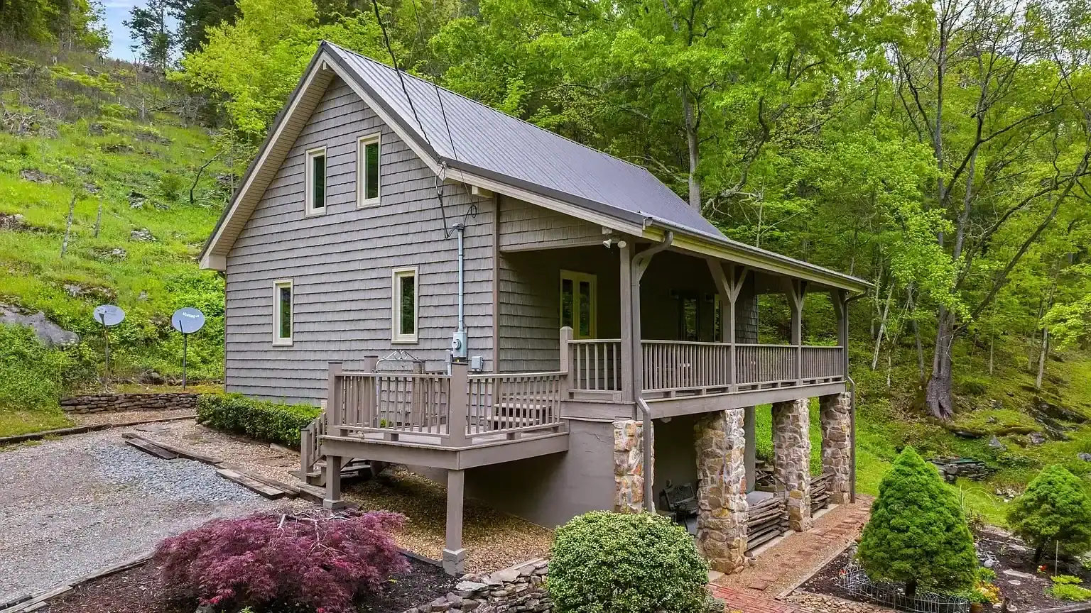 Timber Frame cabin for sale by the creek on 20 acres in Sneedville Tennessee 477 Stoney Fork Rd, Sneedville, TN 37869 Jessee Cook Your Local East Tennessee realtor