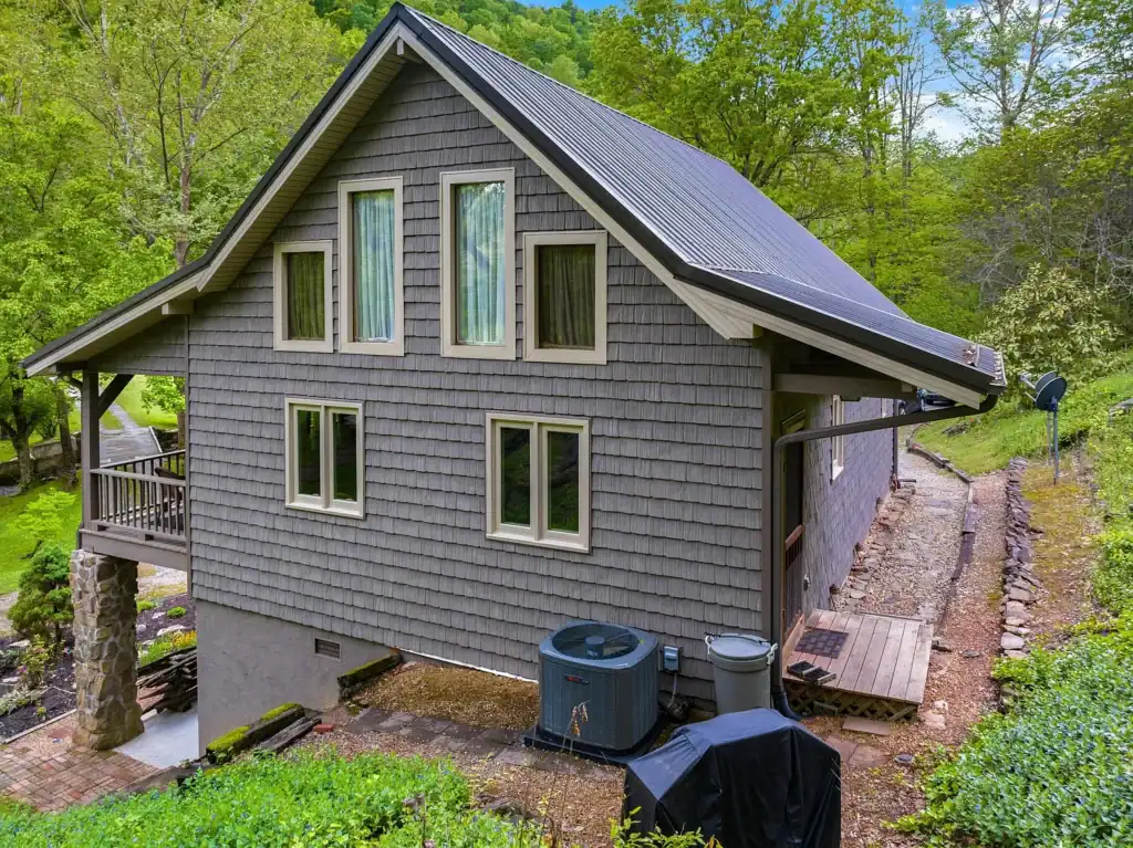 Timber Frame cabin for sale by the creek on 20 acres in Sneedville Tennessee 477 Stoney Fork Rd, Sneedville, TN 37869 Jessee Cook Your Local East Tennessee realtor