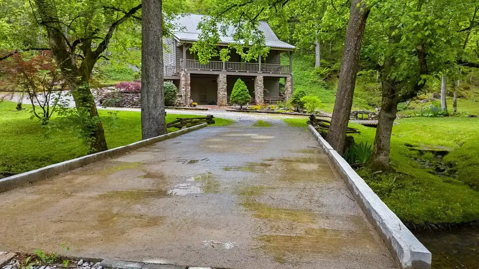 Timber Frame cabin for sale by the creek on 20 acres in Sneedville Tennessee 477 Stoney Fork Rd, Sneedville, TN 37869 Jessee Cook Your Local East Tennessee realtor